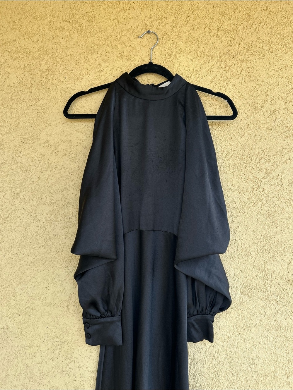 Arias New York $795 Retail Cold-Shoulder Halter Neck Black Midi Dress Size 6 - Picture 7 of 12